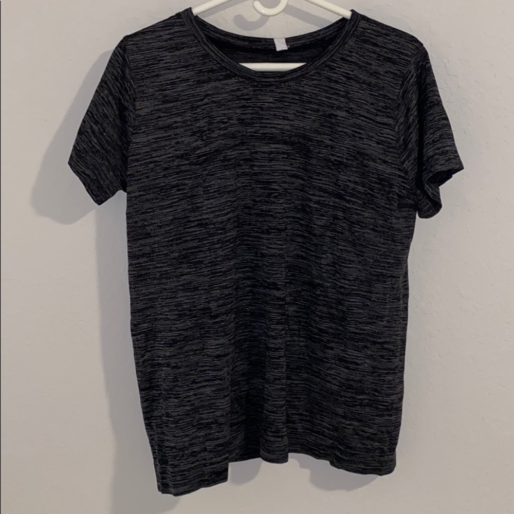 lululemon tee!